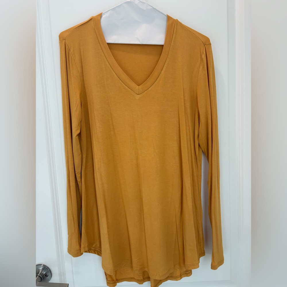 Philosophy Long Sleeve V-Neck Top in Mustard